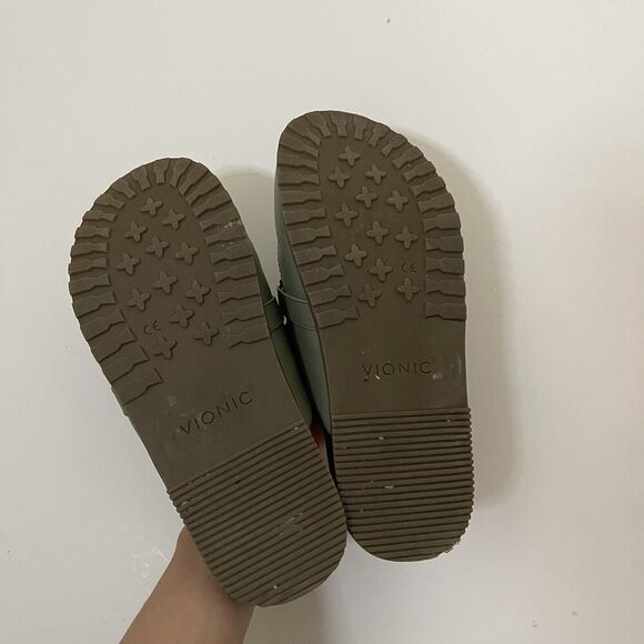 Vionic Joyful Georgie Slip On Leather Chain Mule in Army Green Size 7 - Picture 2 of 7